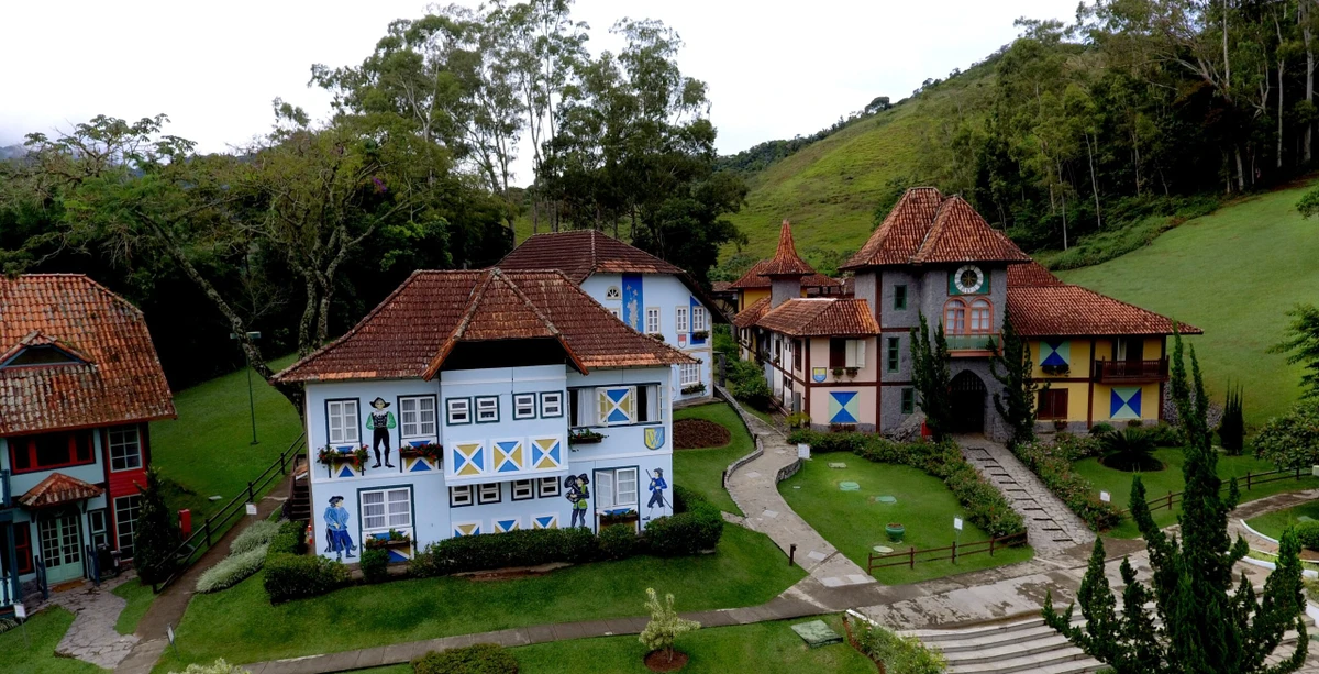 Le Canton (Teresópolis, RJ) por Reprodução