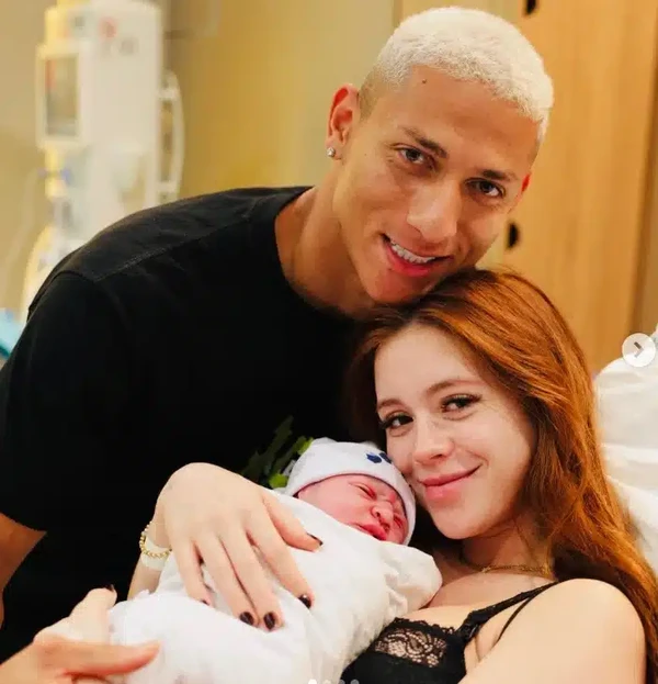 Richarlison, Amanda e o filho por Reprodução