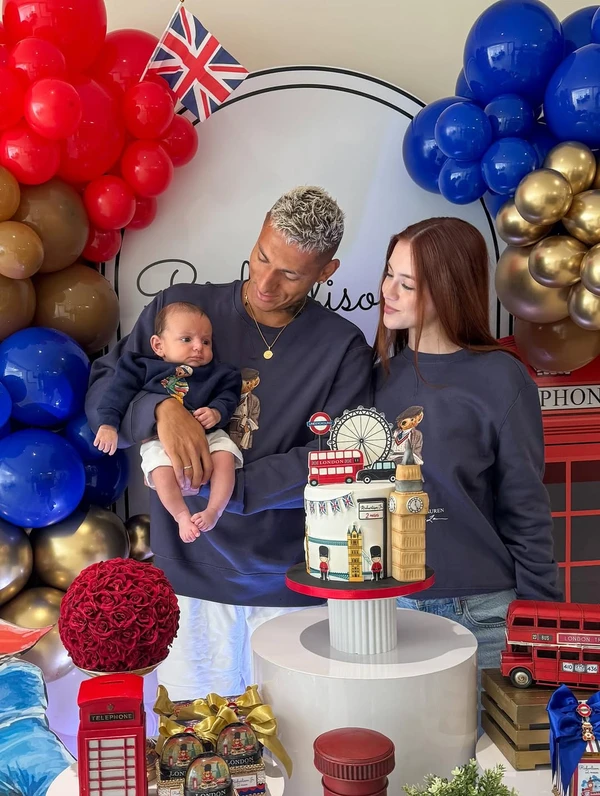 Richarlison, Amanda e o filho por Reprodução