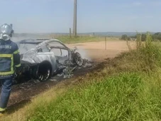 Imagem - Homem diz ter carro de luxo roubado, mas câmeras de segurança desmentem versão; entenda