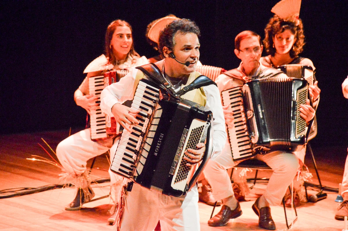 A Orquestra  Sanfônica do Rio de Janeiro reúne 22 instrumentistas no palco