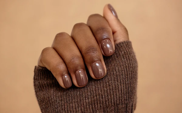 Esmalte marrom chocolate por Shutterstock/Reprodução