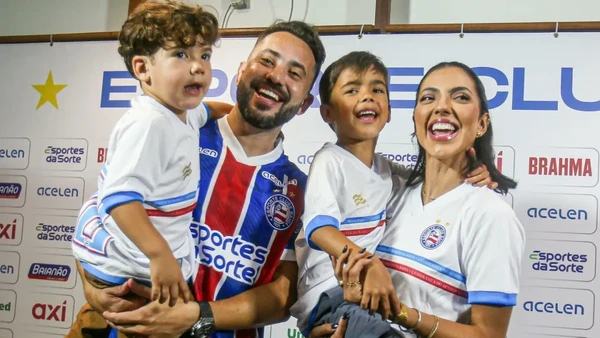 Everton Ribeiro com a eposa Marília Nery por Reprodução