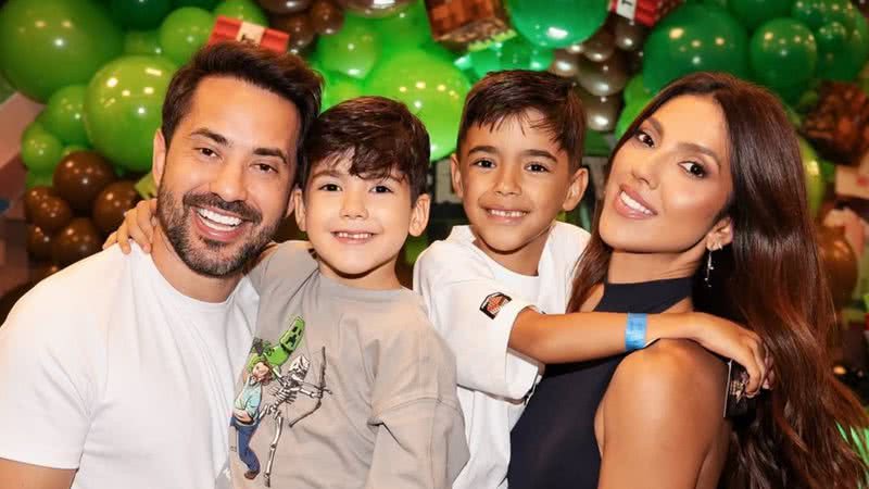 Everton Ribeiro com a esposa Marília Nery e os filhos por Reprodução