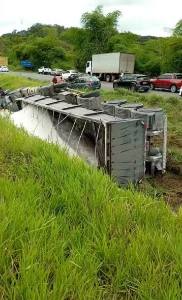 Motorista morreu após carreta tomar em São Sebastião do Passé por Reprodução