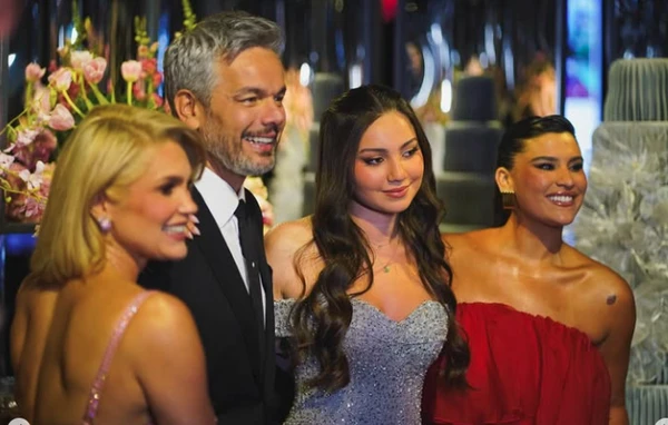 Aniversário de 15 anos de Olivia Costa por Reprodução | Instagram