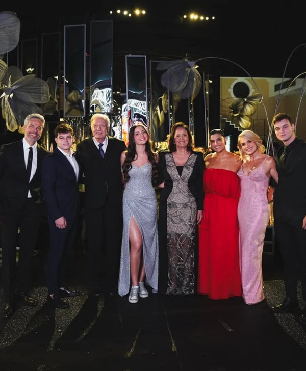 Aniversário de 15 anos de Olivia Costa por Reprodução | Instagram