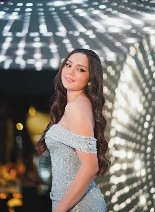 Aniversário de 15 anos de Olivia Costa por Reprodução | Instagram