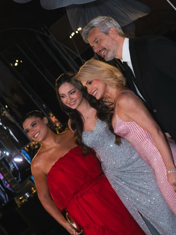 Aniversário de 15 anos de Olivia Costa por Reprodução | Instagram