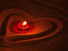 Imagem - Vela vermelha e desejo: simpatia promete ajudar a conquistar um amor impossível