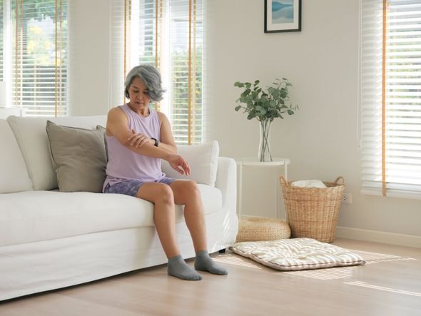 Imagem - Entenda como a menopausa pode causar coceira e ressecamento na pele