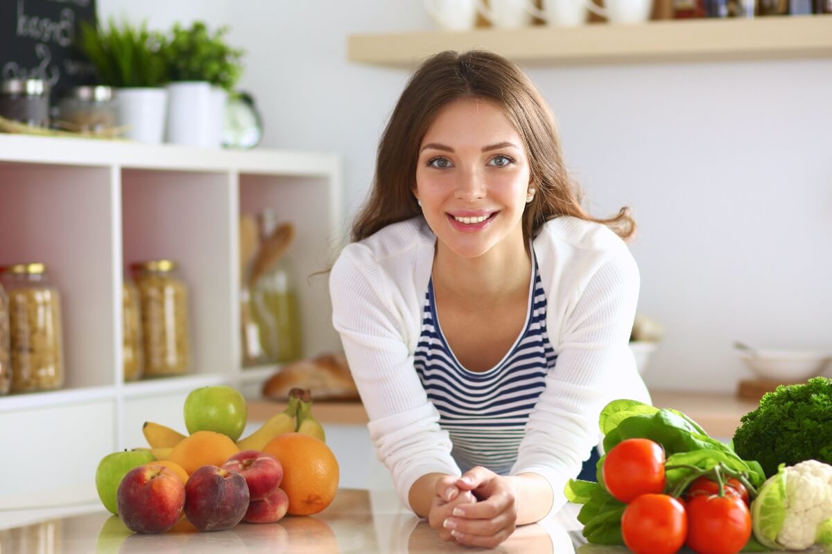 Frutas, verduras e legumes da estação ganham destaque durante a primavera (Imagem: lenetstan | Shutterstock)