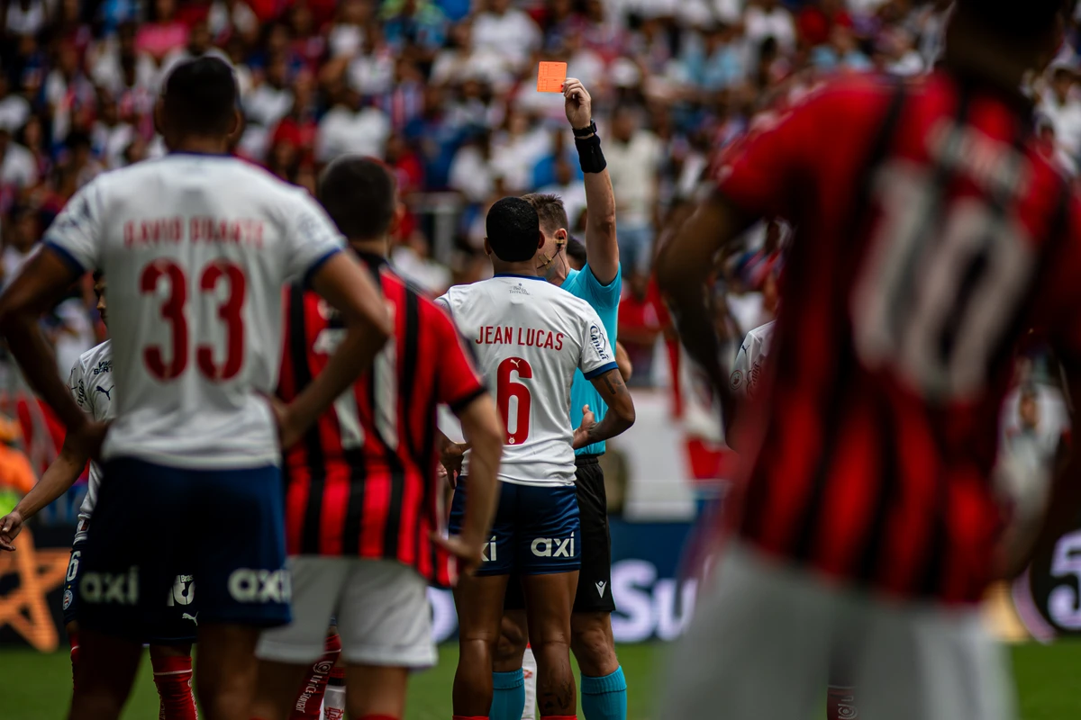 Expulsão de Jean Lucas no Ba-vi do 1º turno