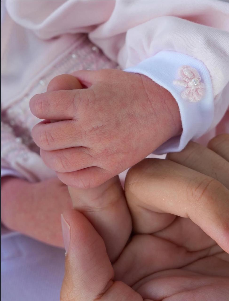Mia, filha de Lucas Rangel e Lucas Bley por Reprodução