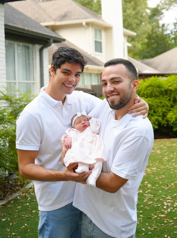 Mia, filha de Lucas Rangel e Lucas Bley por Reprodução