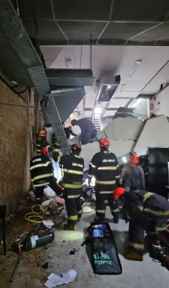 Resgate das vítimas do desabamento do restaurante Jamile, em São Paulo por Divulgação/CBM/SP