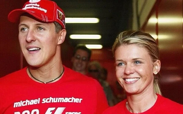 Schumacher e a esposa Corinna por Reprodução