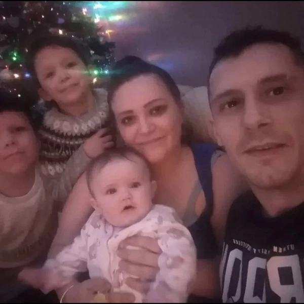 Steve Burrows e família por Kennedy News and Media/Reprodução