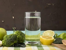 Imagem - A 5ª é milagrosa! 6 águas detox que secam a barriga e deixam sua pele limpa