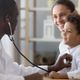 Imagem - Veja como ajudar a criança a perder o medo de médico