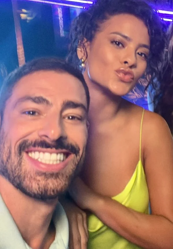 Bella Campos e Cauã Reymond por Reprodução