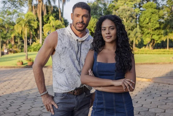 Bella Campos e Cauã Reymond por Reprodução