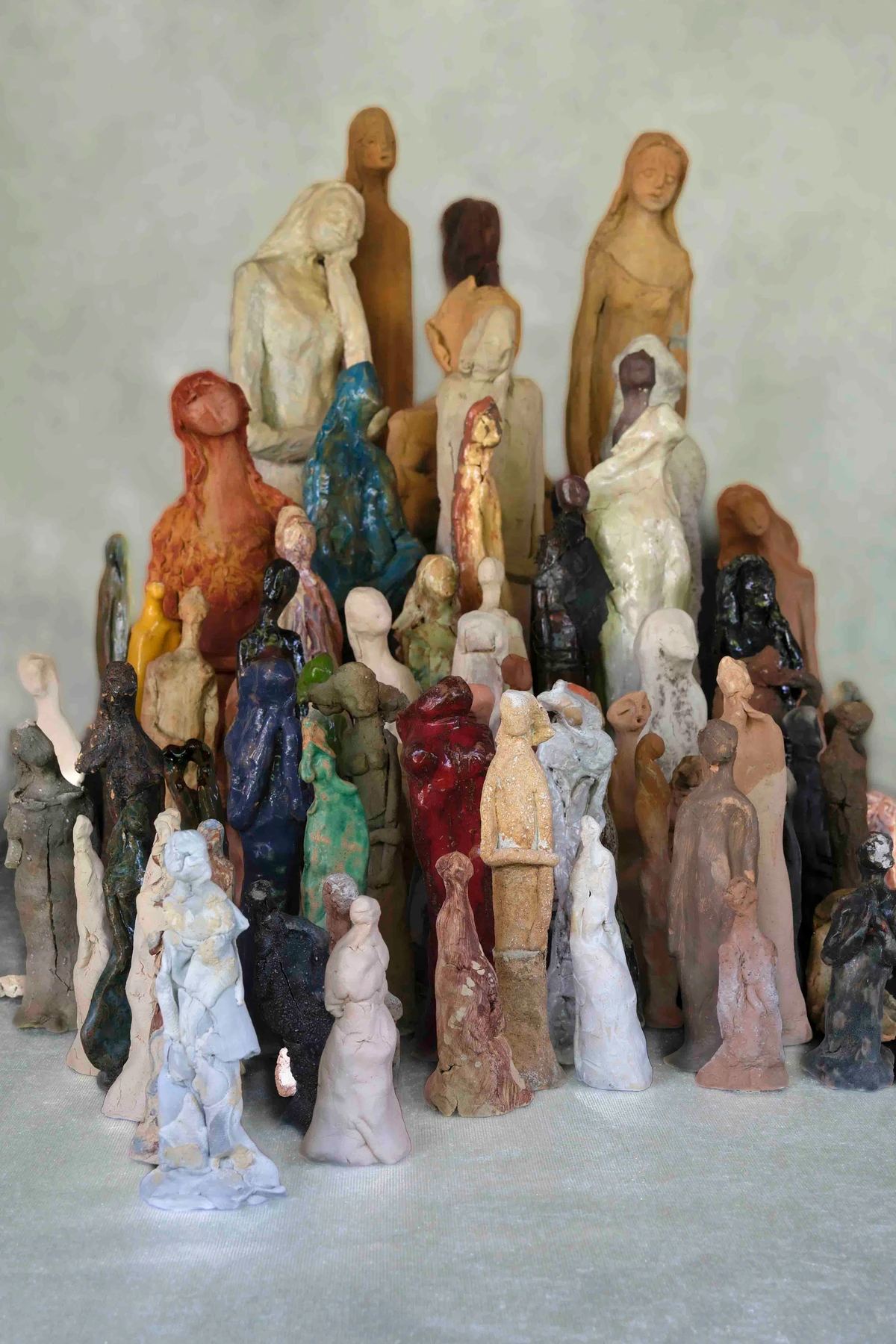 Obras de Hilda Salomão abre exposição e lança o livro “O Caminho de Volta – Andarilhos” por Marta Suzi/Divulgação