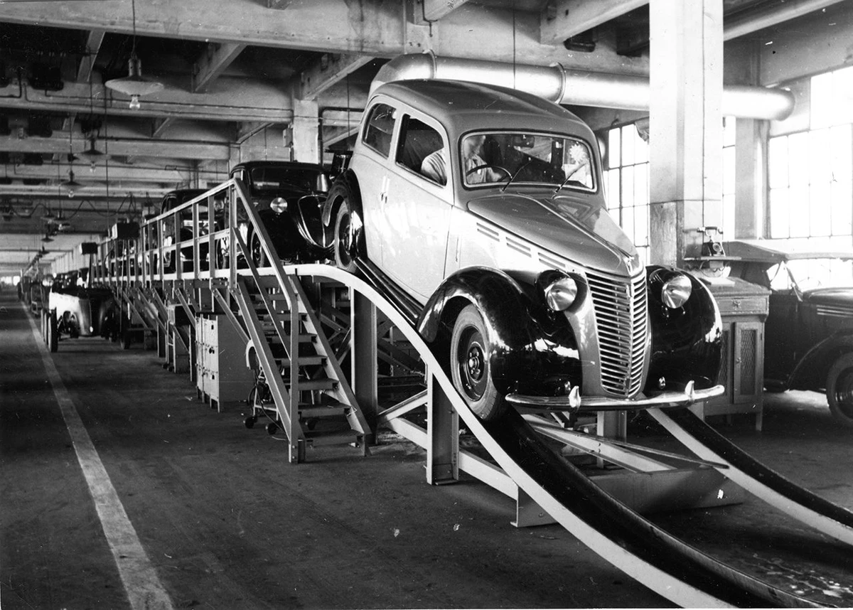 O Fiat 1100 era produzido na inovadora planta em 1939 por Divulgação