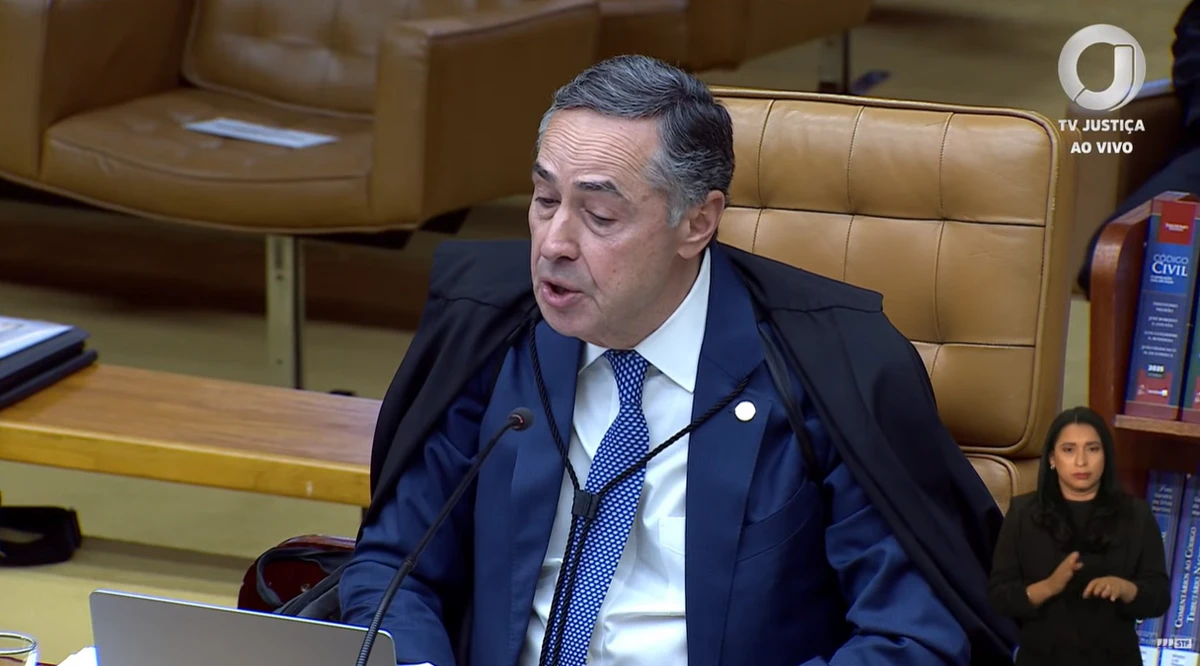 Luís Roberto Barroso durante o seu anúncio de aposentadoria por Reprodução