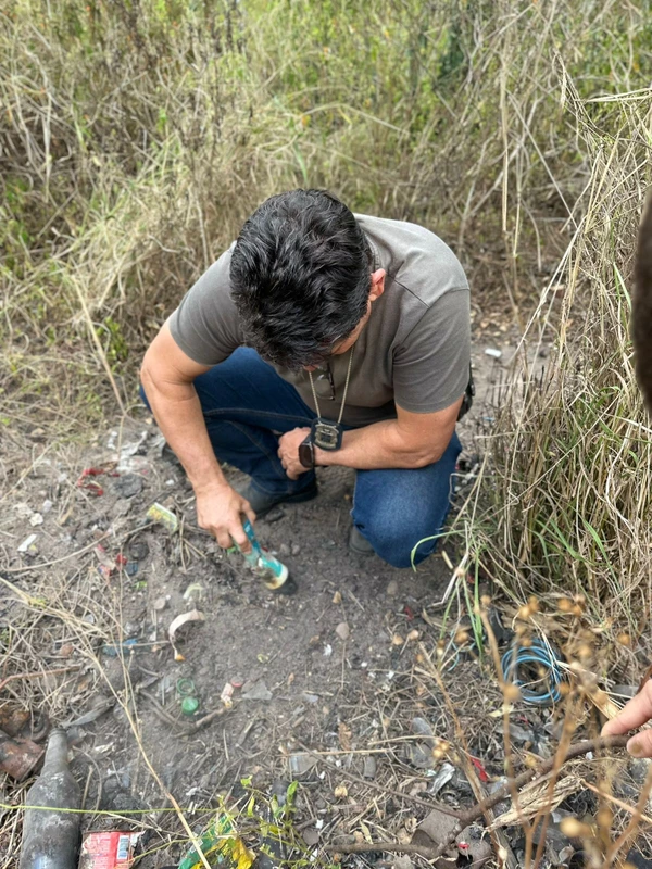 Pinos usados para guardar cocaínas foram encontrados perto da casa por Divulgação/Polícia Civil