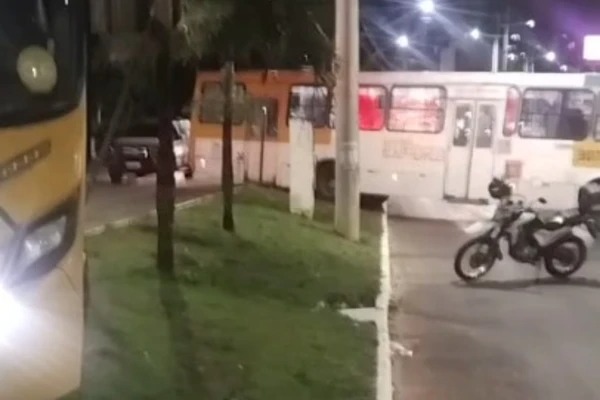 Protesto foi registrado no bair por Reprodução