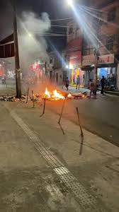 Protesto foi registrado no bair por Reprodução