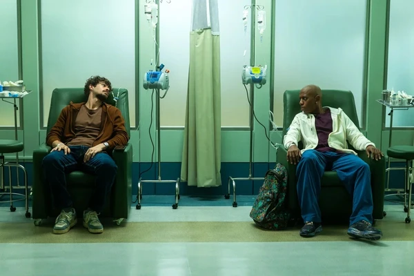 Rafa Vitti como Pedro e Bruno Vinicius como Leo na produção da Netflix, "Caramelo" por Divulgação