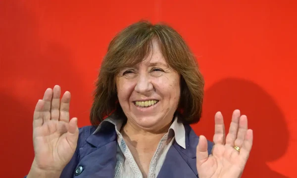 Jornalista bielorussa Svetlana Alexievich venceu em 2015 por Agência LUSA
