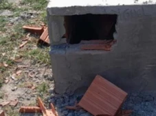 Imagem - Homem arromba túmulo do pai após enterro para recuperar R$ 50 deixado em caixão