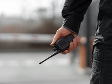 Imagem - Vigilante é indenizado em R$ 20 mil após empresa impor cursos nas folgas e más condições de trabalho