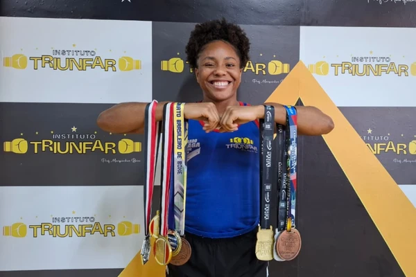 Boxeadora baiana, Fernanda Santos vive sintonia entre esporte e maternidade por Alan Pinheiro/CORREIO