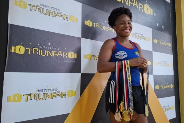 Boxeadora baiana, Fernanda Santos vive sintonia entre esporte e maternidade