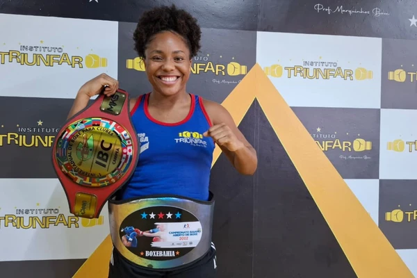 Boxeadora baiana, Fernanda Santos vive sintonia entre esporte e maternidade por Alan Pinheiro/CORREIO