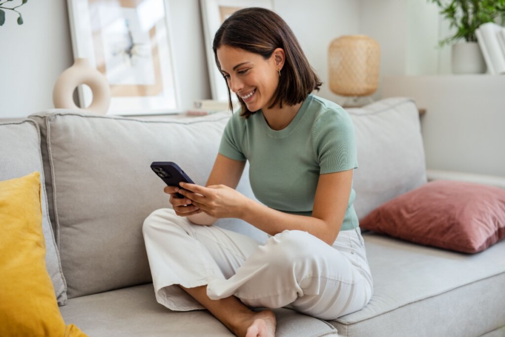 Reduzir o tempo nas redes sociais é importante para manter a saúde mental (Imagem: Josep Suria | Shutterstock) 