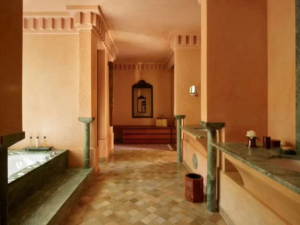 Endrick e esposa se hospedaram em hotel com diárias de mais de R$ 50 mil que fica em Amanjena, em Marrakech por Divulgação