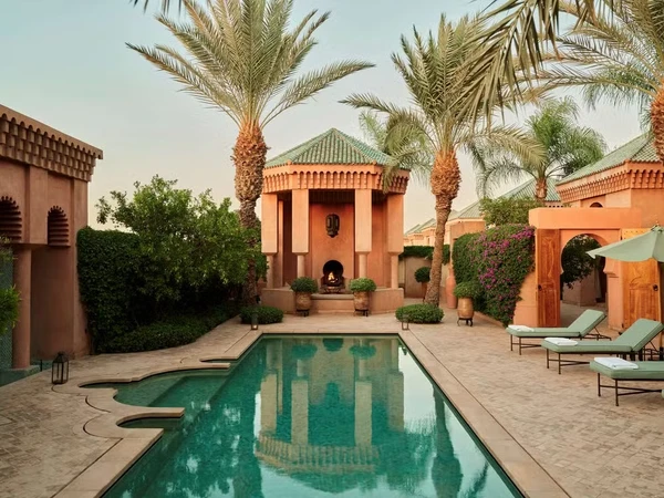 Endrick e esposa se hospedaram em hotel com diárias de mais de R$ 50 mil que fica em Amanjena, em Marrakech por Divulgação
