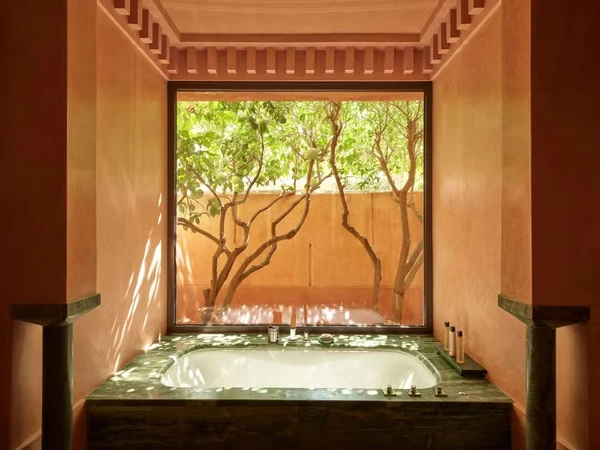 Endrick e esposa se hospedaram em hotel com diárias de mais de R$ 50 mil que fica em Amanjena, em Marrakech por Divulgação