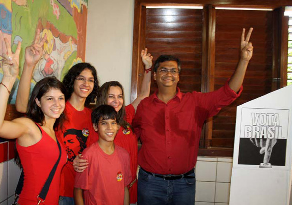 Flávio Dino e a família por Reprodução