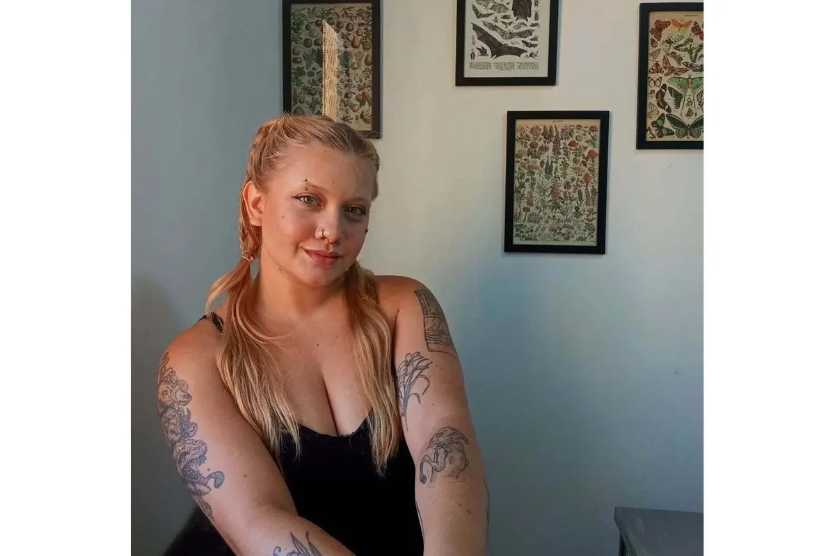 Jovem jogou glitter no apartamento e carro do ex por Reprodução