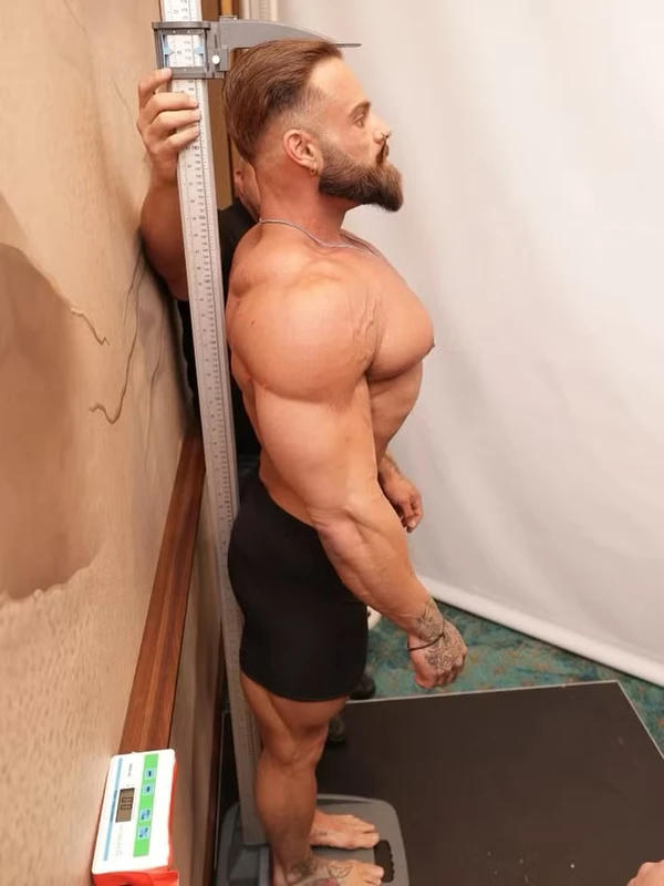 Mike Sommerfeld durante medição por Divulgação