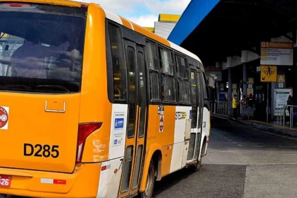 Ônibus do transporte complementar