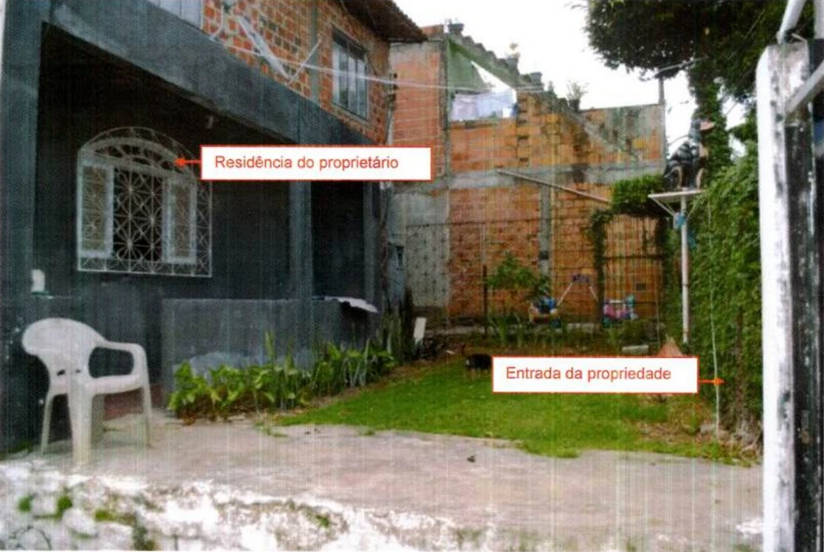 Propriedade é dividida entre a residência do dono e o cemitério de animais por Reprodução