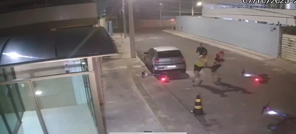 Assalto com patinete em Armação