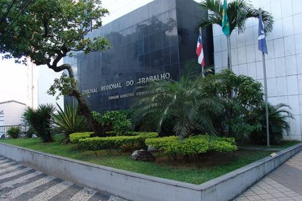 Tribunal Regional do Trabalho dois danos morais em ação movida por vigilante contra a empresa de transporte de valores e segurança por Reprodução